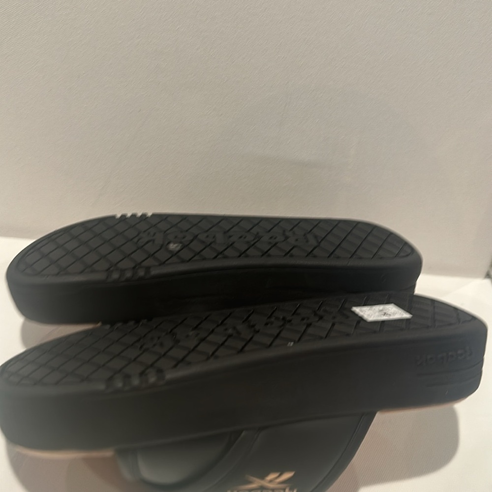 Reebok Cross Strap Slippers. - Picture 5 of 5